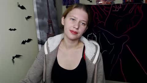 Snapshot of crystalgirl__ chatting on 11/07/25, 01:33 Stella online show from 11/07/25, 01:33