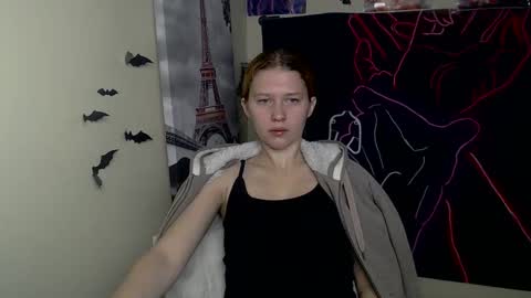 Snapshot of crystalgirl__ chatting on 11/13/25, 07:07 Stella online show from 11/13/25, 07:07