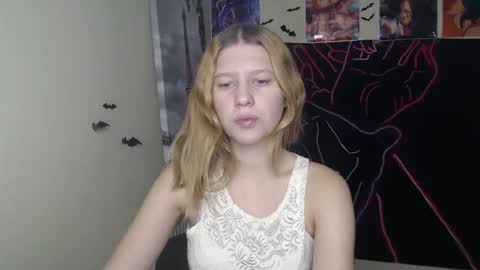 Snapshot of crystalgirl__ chatting on 11/25/25, 07:19 Stella online show from 11/25/25, 07:19