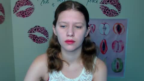 Snapshot of crystalgirl__ chatting on 12/15/25, 07:01 Stella online show from 12/15/25, 07:01