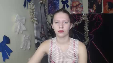 Snapshot of crystalgirl__ chatting on 12/16/25, 07:35 Stella online show from 12/16/25, 07:35