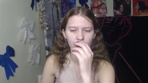 Snapshot of crystalgirl__ chatting on 12/17/25, 07:47 Stella online show from 12/17/25, 07:47