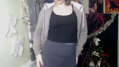 Snapshot of crystalgirl__ chatting on 12/22/25, 07:38 Stella online show from 12/22/25, 07:38