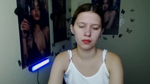 Snapshot of crystalgirl__ chatting on 01/11/26, 01:27 Stella online show from 01/11/26, 01:27