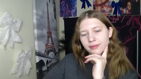 Snapshot of crystalgirl__ chatting on 01/13/26, 01:16 Stella online show from 01/13/26, 01:16