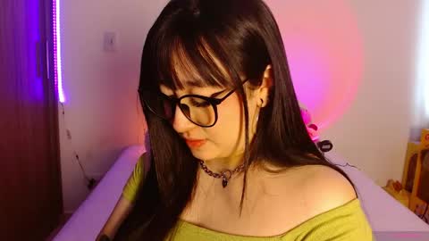 Snapshot of crystalitesq chatting on 04/28/26, 02:33 Olivia online show from 04/28/26, 02:33