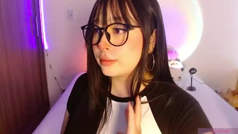 Snapshot of crystalitesq chatting on 05/17/26, 01:29 Olivia online show from 05/17/26, 01:29