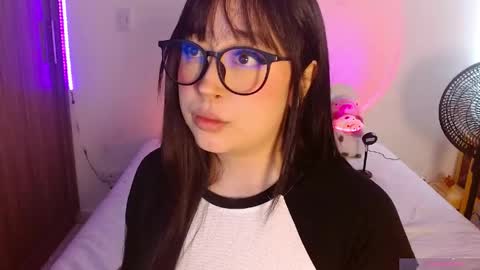 Snapshot of crystalitesq chatting on 06/04/26, 01:28 Olivia online show from 06/04/26, 01:28