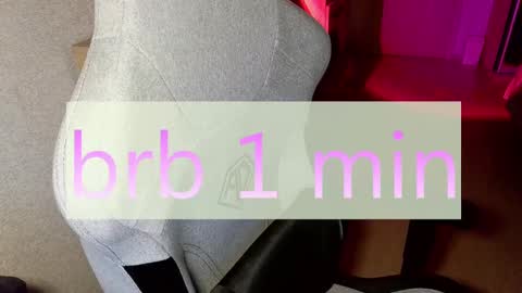 Snapshot of crystallkris chatting on 01/05/25, 03:11 Kristina online show from 01/05/25, 03:11