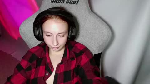 Snapshot of crystallkris chatting on 01/08/25, 05:27 Kristina online show from 01/08/25, 05:27