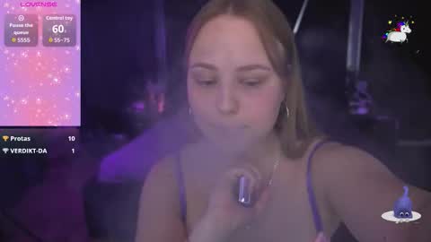 crystallpaws_ online show from 09/18/25, 08:22