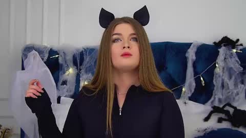 Snapshot of crystallyons chatting on 10/26/25, 06:03 Crystal online show from 10/26/25, 06:03