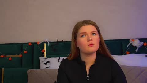 Snapshot of crystallyons chatting on 11/01/25, 06:04 Crystal online show from 11/01/25, 06:04