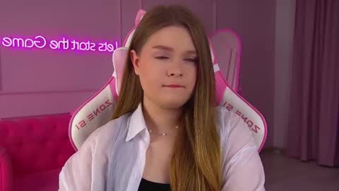 Snapshot of crystallyons chatting on 11/30/25, 06:39 Crystal online show from 11/30/25, 06:39