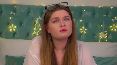 Snapshot of crystallyons chatting on 12/05/25, 12:03 Crystal online show from 12/05/25, 12:03