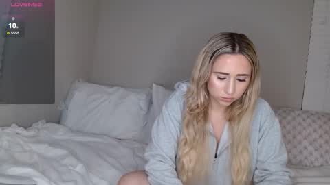 Snapshot of crystalstarlet chatting on 10/21/25, 12:44 Nikki online show from 10/21/25, 12:44