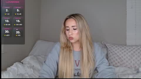 Snapshot of crystalstarlet chatting on 10/26/25, 01:00 Nikki online show from 10/26/25, 01:00