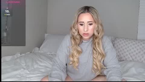 Snapshot of crystalstarlet chatting on 10/27/25, 12:36 Nikki online show from 10/27/25, 12:36