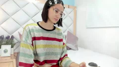 Snapshot of crystalstonee1 chatting on 05/22/26, 06:46 Crystal online show from 05/22/26, 06:46