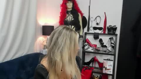 Snapshot of crystalxohotty chatting on 09/16/25, 04:24 CrystalHotty online show from 09/16/25, 04:24