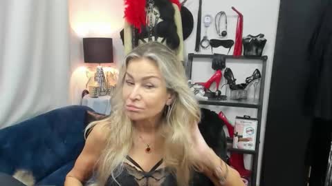 Snapshot of crystalxohotty chatting on 11/04/25, 05:17 CrystalHotty online show from 11/04/25, 05:17