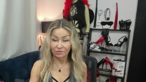 CrystalHotty online show from 12/19/25, 06:09