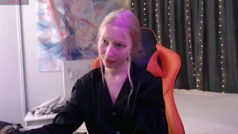 Snapshot of crystalyss chatting on 01/24/25, 07:49 Lia online show from 01/24/25, 07:49