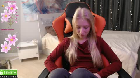 Snapshot of crystalyss chatting on 02/05/25, 11:28 Lia online show from 02/05/25, 11:28