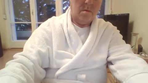 Snapshot of csikar1 chatting on 11/14/25, 06:45 csikar1 online show from 11/14/25, 06:45