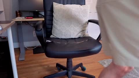 Snapshot of cthotguy5000 chatting on 12/26/24, 01:21 cthotguy5000 online show from 12/26/24, 01:21