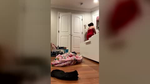 Snapshot of cubanwetdreamdoll chatting on 02/22/26, 10:52 Thick Cuban Laz online show from 02/22/26, 10:52