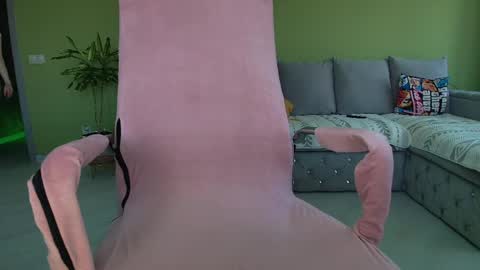 Snapshot of cuddle_kitten chatting on 05/20/26, 06:19 Alexia online show from 05/20/26, 06:19