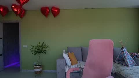 Snapshot of cuddle_kitten chatting on 06/13/26, 06:00 Alexia online show from 06/13/26, 06:00