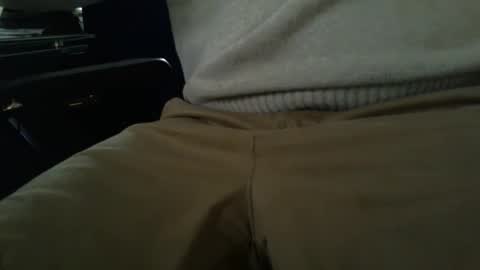 Snapshot of cuddlebeardeluxe chatting on 12/01/25, 01:27 cuddlebeardeluxe online show from 12/01/25, 01:27