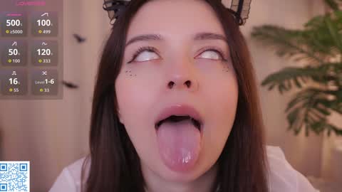 Snapshot of cuddlebyyou chatting on 10/25/25, 03:29 Ellie online show from 10/25/25, 03:29