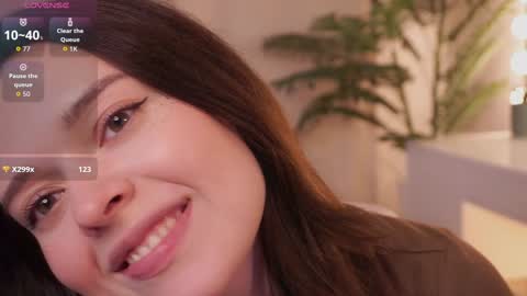 Snapshot of cuddlebyyou chatting on 10/29/25, 06:20 Ellie online show from 10/29/25, 06:20