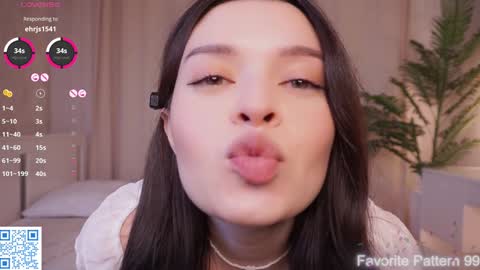 Snapshot of cuddlebyyou chatting on 11/18/25, 05:06 Ellie online show from 11/18/25, 05:06