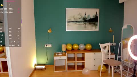 Snapshot of cuddles_jane chatting on 05/04/26, 07:04 Silvia online show from 05/04/26, 07:04