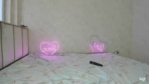 Snapshot of cuddlies2 chatting on 12/24/24, 03:38 cuddlies2 online show from 12/24/24, 03:38