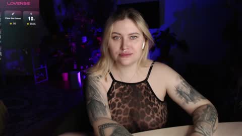 Snapshot of cuddlieschris chatting on 12/13/24, 01:37 Chris online show from 12/13/24, 01:37