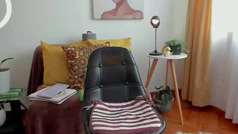 Snapshot of cuddlingbunnny chatting on 03/02/25, 02:54 Leonela online show from 03/02/25, 02:54