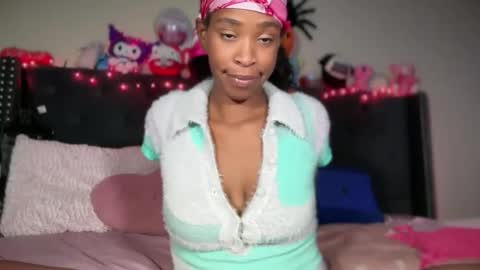 cum2charmxx online show from 10/28/25, 05:22