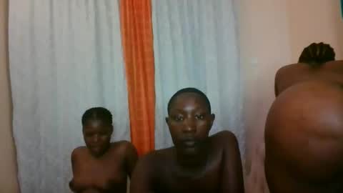 Snapshot of cum_bhaddie chatting on 09/10/25, 07:47 Cammy online show from 09/10/25, 07:47