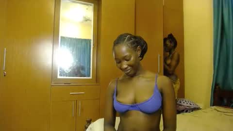 Snapshot of cum_bhaddie chatting on 10/14/25, 05:52 Cammy online show from 10/14/25, 05:52