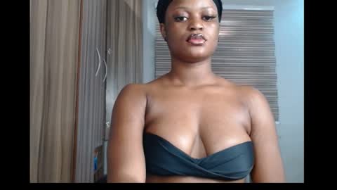 Snapshot of cum_ebony_petitxx chatting on 10/13/25, 07:30 cath online show from 10/13/25, 07:30