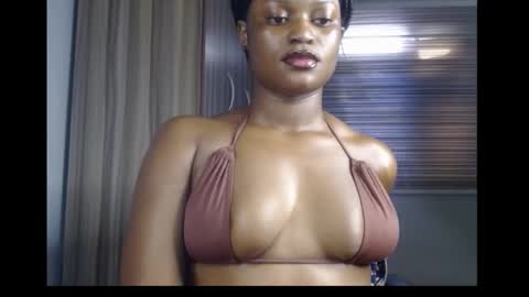 Snapshot of cum_ebony_petitxx chatting on 10/24/25, 07:38 cath online show from 10/24/25, 07:38