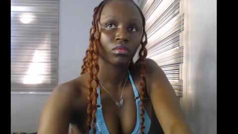 Snapshot of cum_ebony_xsecret chatting on 11/17/25, 07:58 sophie online show from 11/17/25, 07:58