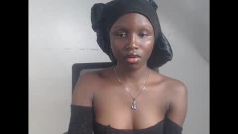 Snapshot of cum_ebony_xsecret chatting on 12/15/25, 07:29 sophie online show from 12/15/25, 07:29