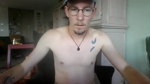 Snapshot of cum_swallow_bi chatting on 05/16/26, 05:34 cum_swallow_bi online show from 05/16/26, 05:34