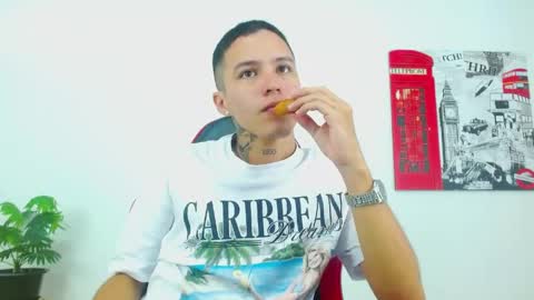 cumandres online show from 04/28/26, 03:17